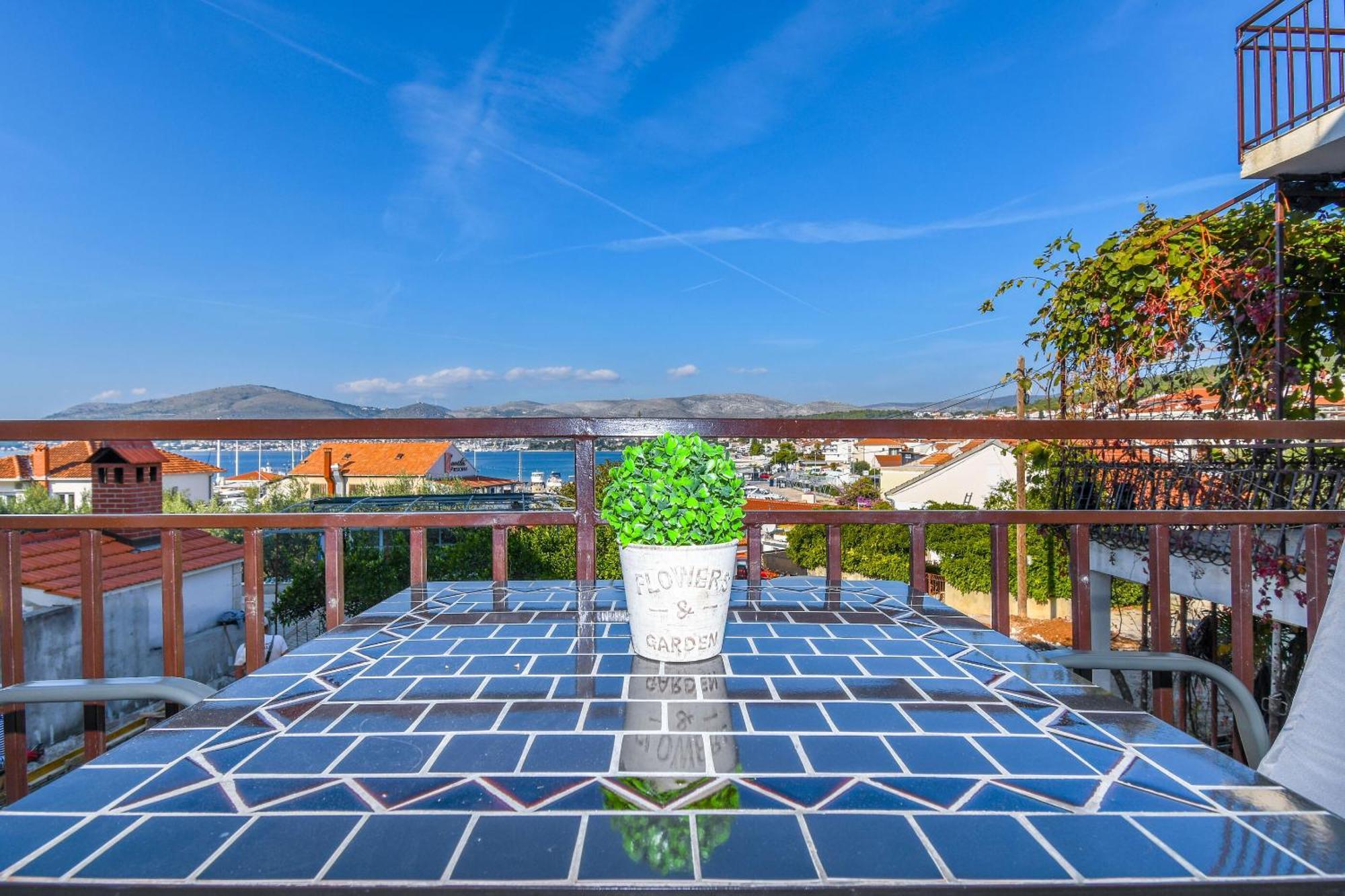 Apartment Mara Trogir Eksteriør bilde